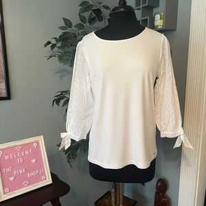 💚💛 NWT!!! Calvin Klein White Blouse with Lace Bow Sleeve